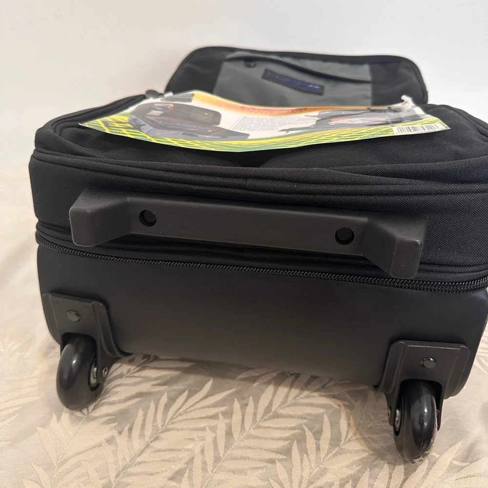 LUCAS Black and Gray Wheeling suitcase carry on